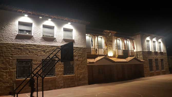 Reformado edificio de las Escuelas del Calvario en Sotillo de la Adrada.