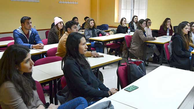 Alumnos del programa internacional en la UCAV.