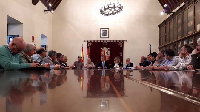 Reunión con ayuntamientos con montes de utilidad pública.