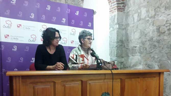 Henar Alonso y Montserrat Barcenilla. concejales de IU.