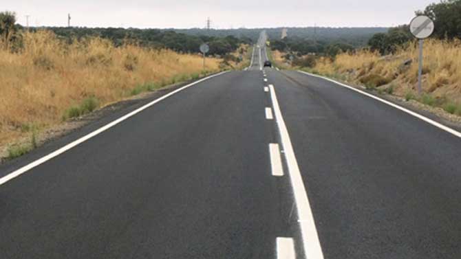 Carretera AV-500 en el tramo entre Ávila y Bernuy.