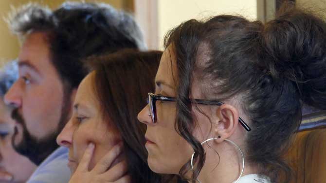 Rubén Arroyo, Milagros Martín y Alba Moreno, en un pleno del Ayuntamiento de Ávila.