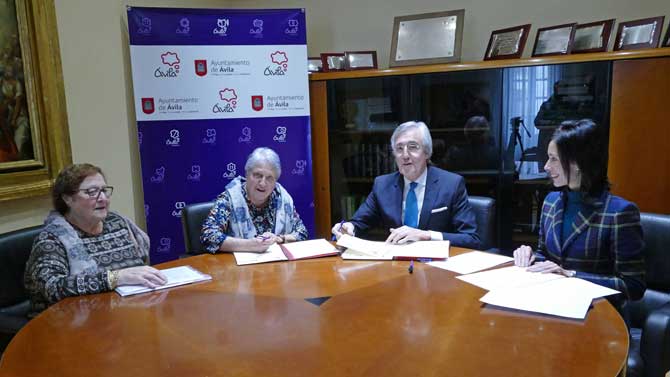 Firma de un convenio entre la UDP y el Ayuntamiento de Ávila.