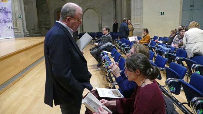 Caro conversa con alcaldesas en un acto de la Subdelegación del Gobierno.