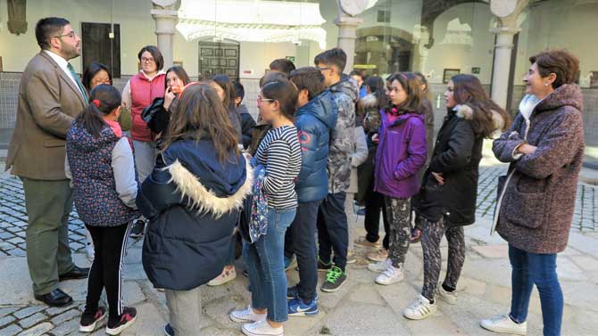 Visita de alumnos del Colegio San Esteban a la Diputación.