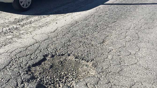 Bache en una calle de Ávila.
