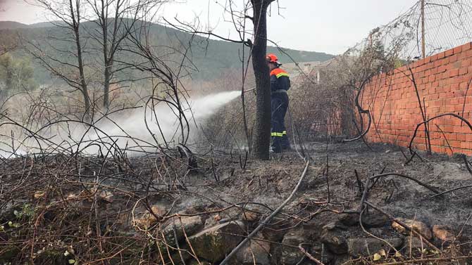 Incendio en el casco urbano de El Tiemblo.