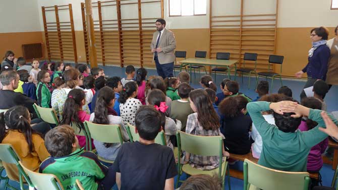 El presidente de la Diputación en el Colegio San Pedro Bautista.