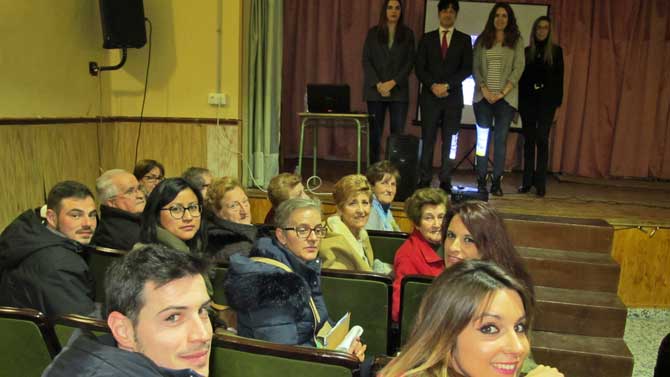 Asistentes a la jornada contra la violencia de género en Fontiveros.