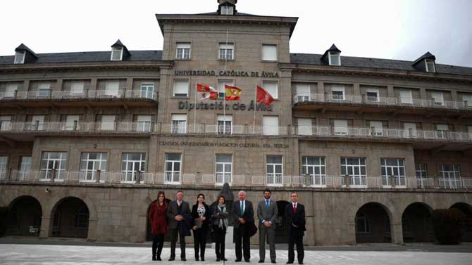 Representantre del Centro Universitario de la Guardia Civil en la UCAV.