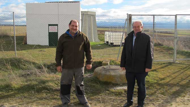 El alcalde de Velayos, Jesús Miguel Nieto, y el secretario del PSOE, Jesús Caro.