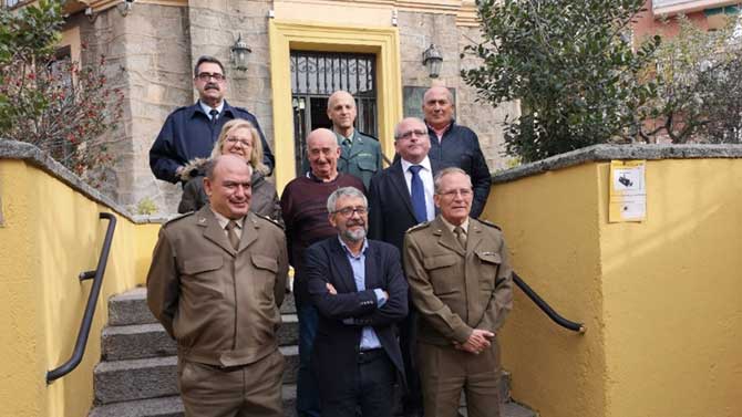 Personal de la Defensa en Ávila, junto con el evaluador de los Premios a la Calidad e Innovación en la Gestión Pública.