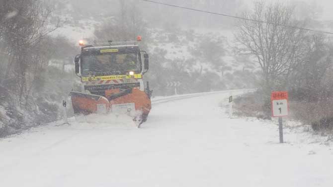Carretera AV-P-637 en Villanueva del Campillo, el viernes por la tarde.