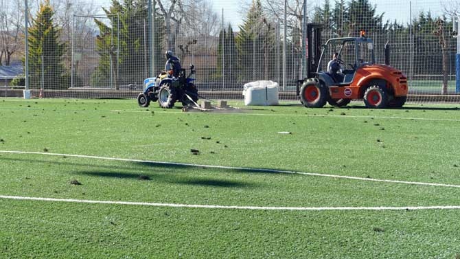 Nuevo césped en el Complejo Sánchez-Granado.