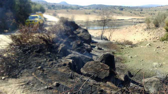 Incendio junto al puente de la Gaznata.