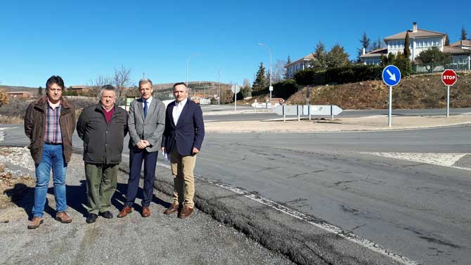 Visita al cruce de la CL-505 en Navalperal de Pinares.