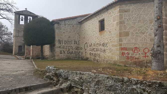 Pintadas en la iglesia de Gil García.