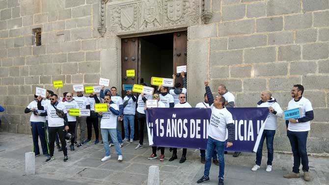 Concentración de policías locales ante la negociaión de la RPT.