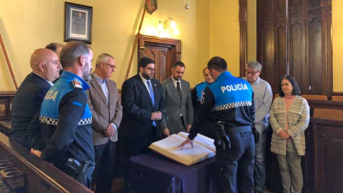 Toma de posesión de un nuevo policía local.