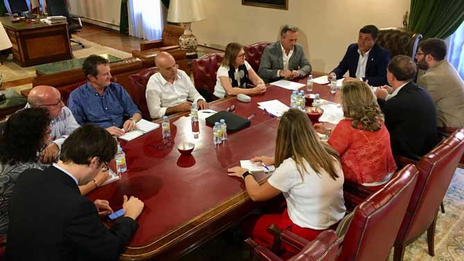 Imagen de archivo de la reunión de la Mesa del Ferrocarril.