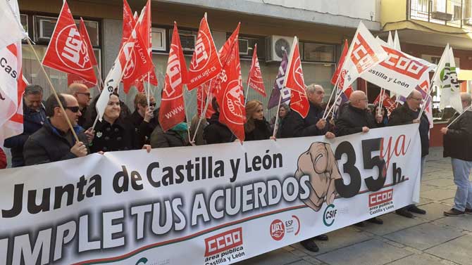 Concentraci&oacute;n ante la Gerencia de Salud de &Aacute;rea.