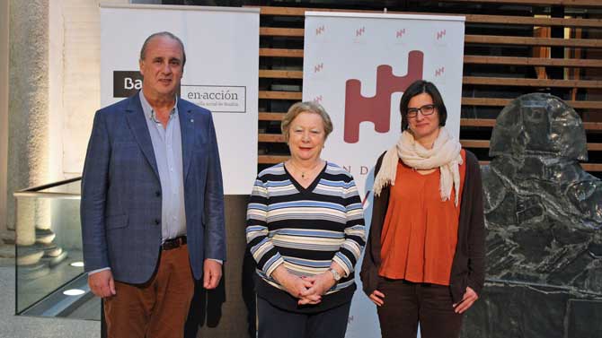 Jesús Jiménez, del Rotary Club; Dolores Ruiz-Ayúcar, presidenta de Fundación Ávila; y Mar Rodríguez, presidenta de Down Ávila.