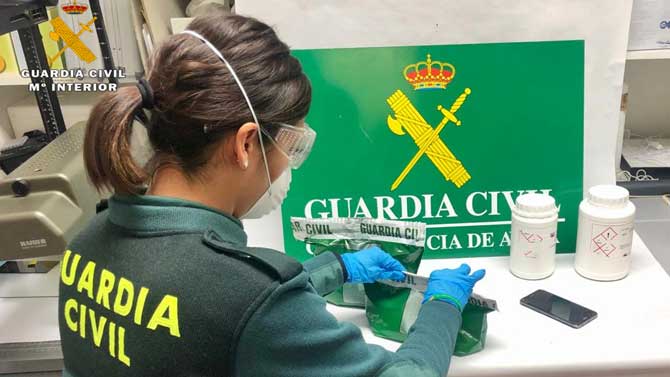 Cocaína y metanfetamina aprehendida en un autobús.