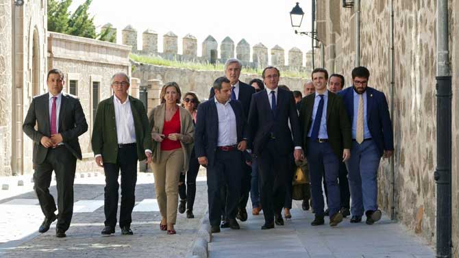 Alfonso Alonso, Pablo Casado y S&aacute;nchez Cabrera en &Aacute;vila en 2016.