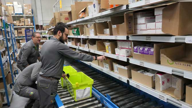 Almac&eacute;n de la cooperativa de farmacia Bidafarma en &Aacute;vila.