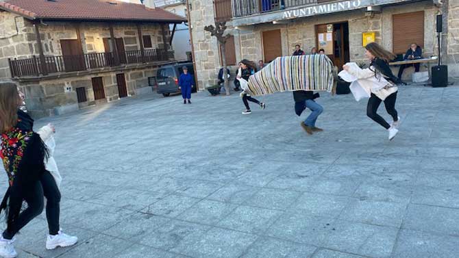 Hoyocasero recupera viejas tradiciones del Carnaval.