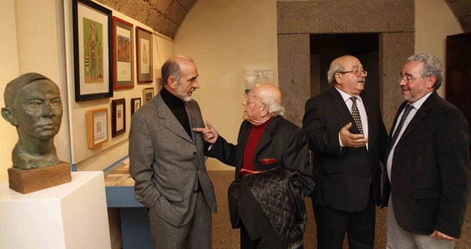 Gutiérrez Robledo (segundo derecha) en una exposición en Los Serrano.