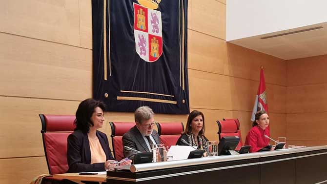 El presidente de Cecale en las Cortes.