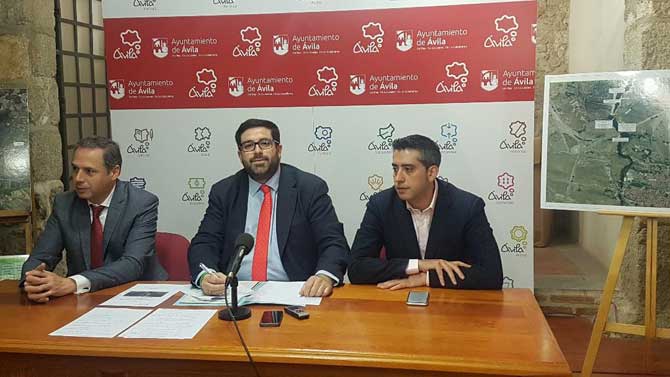 Rueda de prensa del alcalde sobre el trasvase de Las Cogotas.