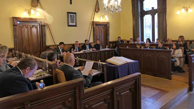 Imagen de archivo de un pleno municipal.