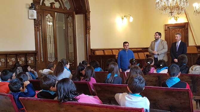 Colegio del Sánchez Albornoz en el Ayuntamiento de Ávila.