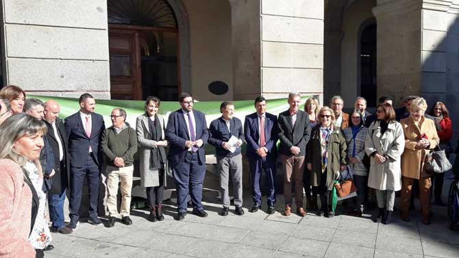 Día Mundial del Cáncer en el Mercado Chico.
