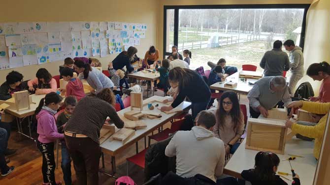 Taller de construcción de refugios para murciélagos.