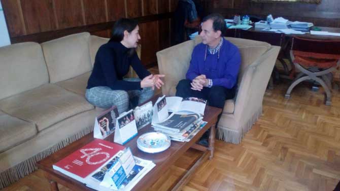 Reunión de la representante de Pyfano con el alcalde de Arévalo.