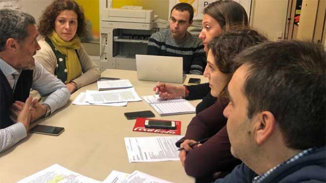 Representantes de Por Ávila con las farmaceúticas Teresa Arangüena, Laura Maillo y Carmen Pérez.
