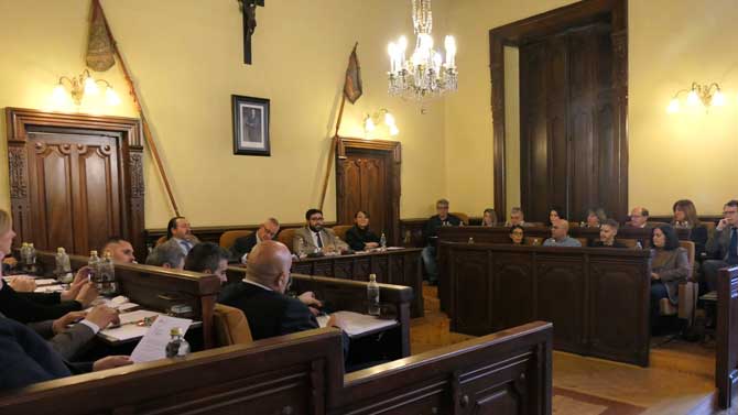 Imagen de archivo de un pleno municipal.