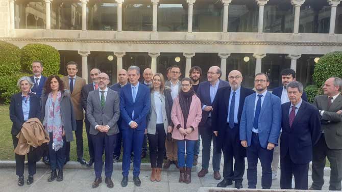 El consejero de Cultura con participantes en el Consejo de Direcci&oacute;n Abierto.