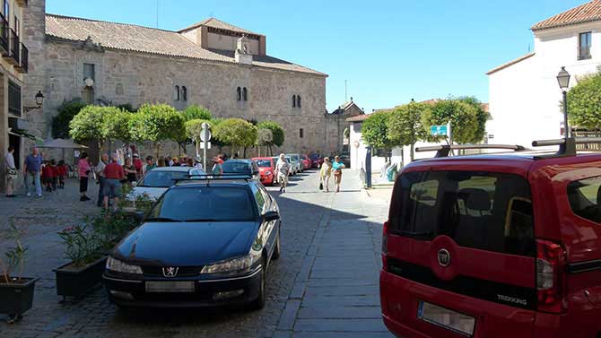 Plaza del Teniente Arévalo antes de la peatonalización.