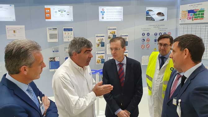 Visita del consejero de Empleo a Plastic Omnium-