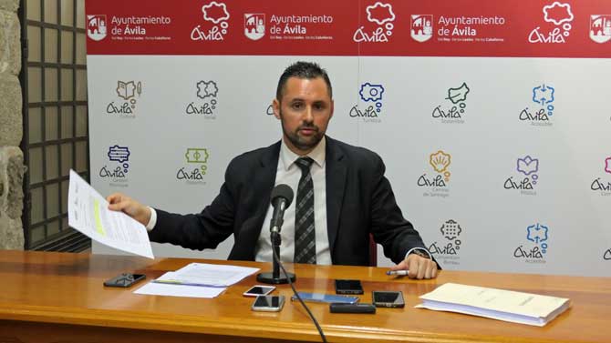 Budiño muestra el convenio del trasvase de Las Cogotas.