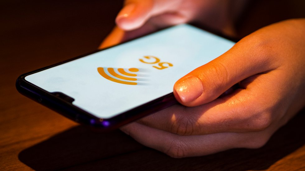 Teléfono conectado a la red 5G.