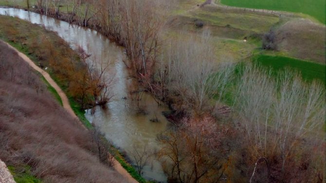 Río Adaja a su paso Arévalo, el viernes.