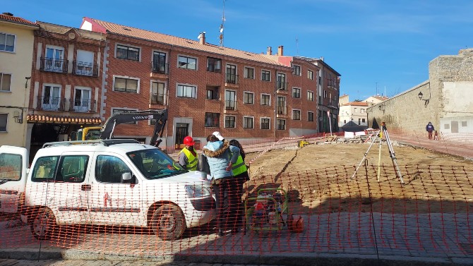 Obras en la confluencia de Jesús del Gran Poder y Francisco Gallego.