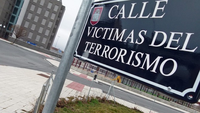 Confluencia de la calle Víctimas del Terrorismo con la calle Igualdad.