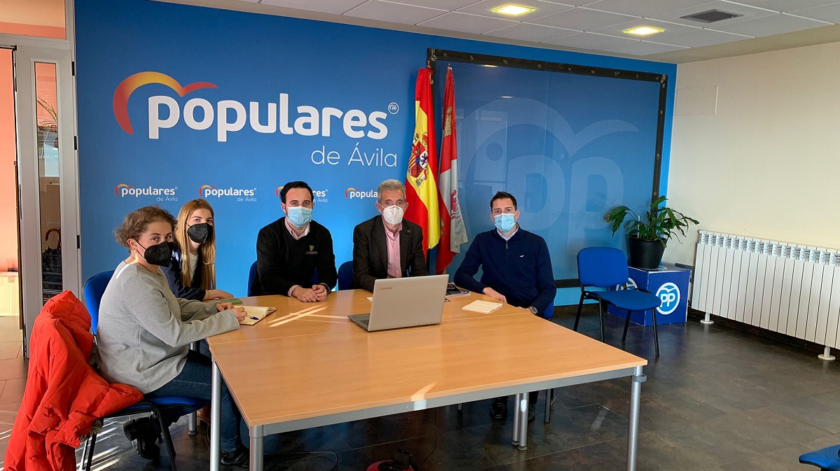 Miembros de Ágora se reúnen con el candidato del Partido Popular a las Cortes de Castilla y León