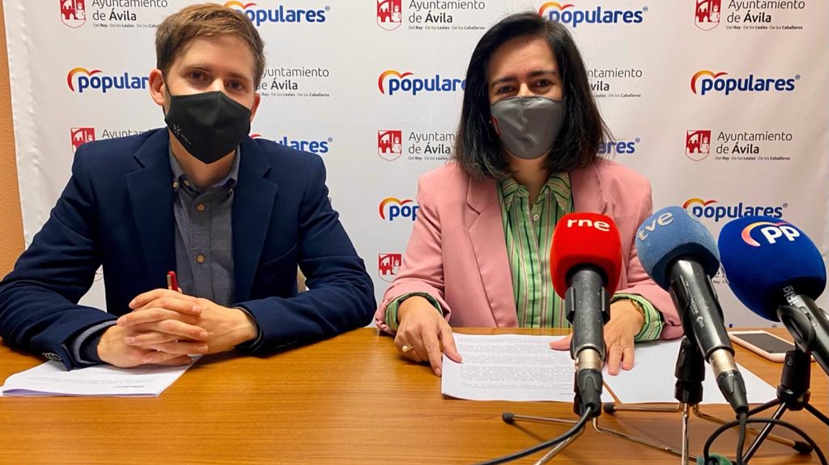 Miguel Encinar y Sonsoles Sánchez-Reyes en rueda de prensa.